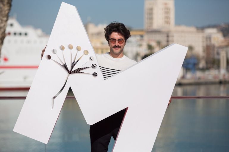 El actor Javier Rey posa tras presentar la película &quot;Sin Fin&quot; en la sección oficial a concurso durante el XXI Festival de Cine en Español de Málaga. 