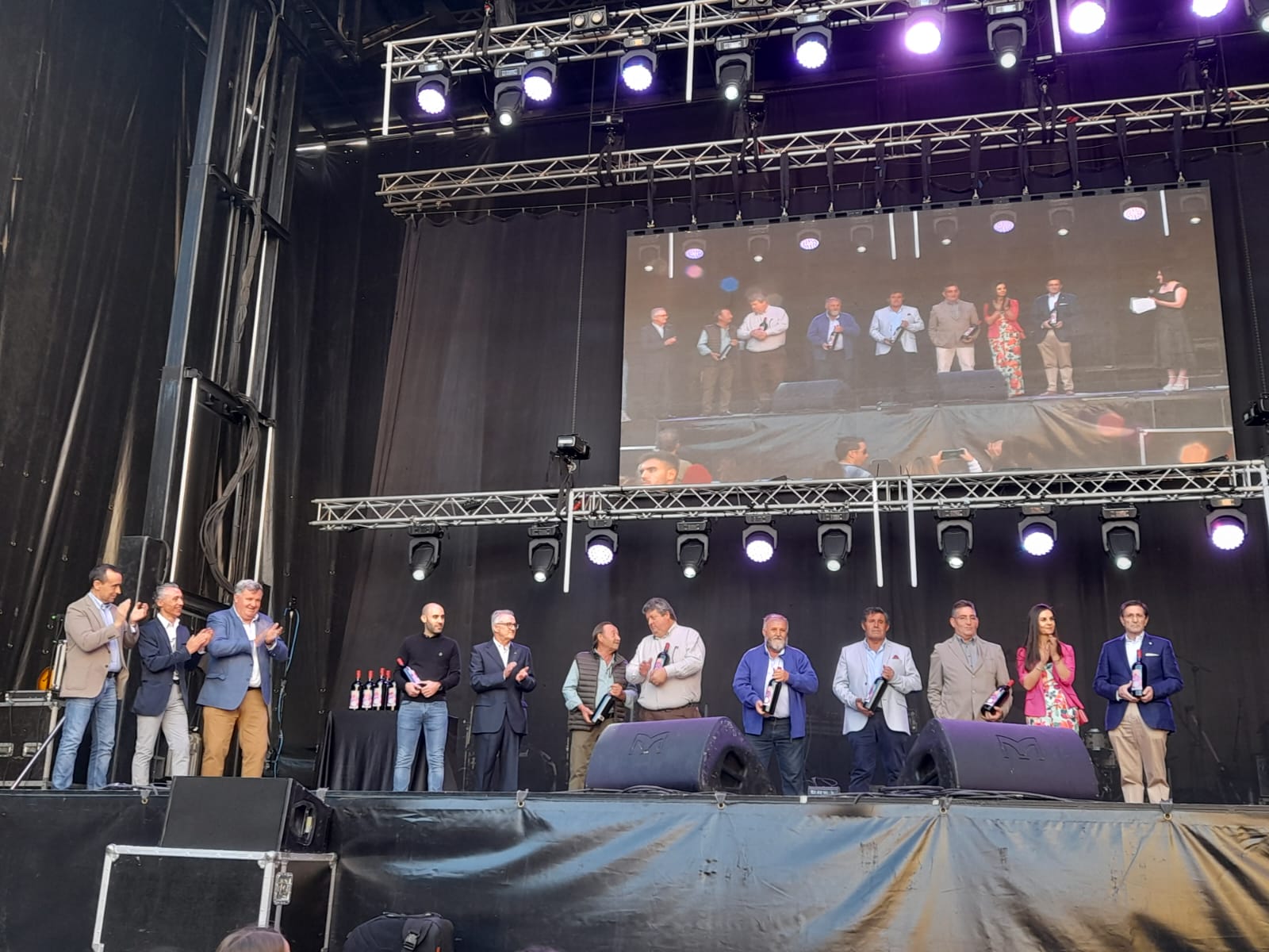 Representantes de cooperativas de la Ribera del Duero reciben el reconocimiento &quot;Herencia Ribera&quot; durante la V Gran Fiesta de la Vendimia