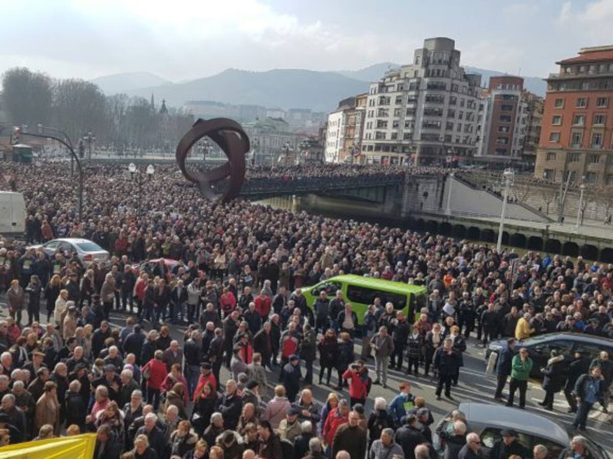 Una multitud reclama pensiones "dignas"
