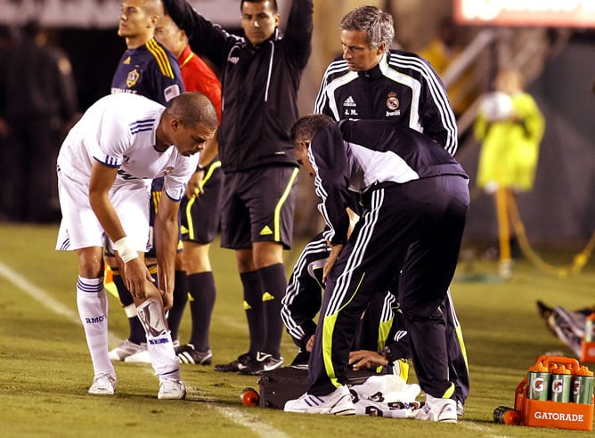 Pepe se duele en el partido contra los Galaxy