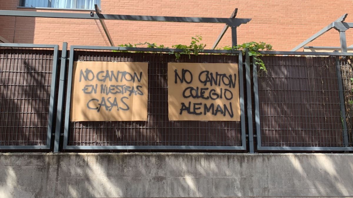 Los vecinos de Montecarmelo protestan contra la construcción de un catón de limpieza junto a sus casas