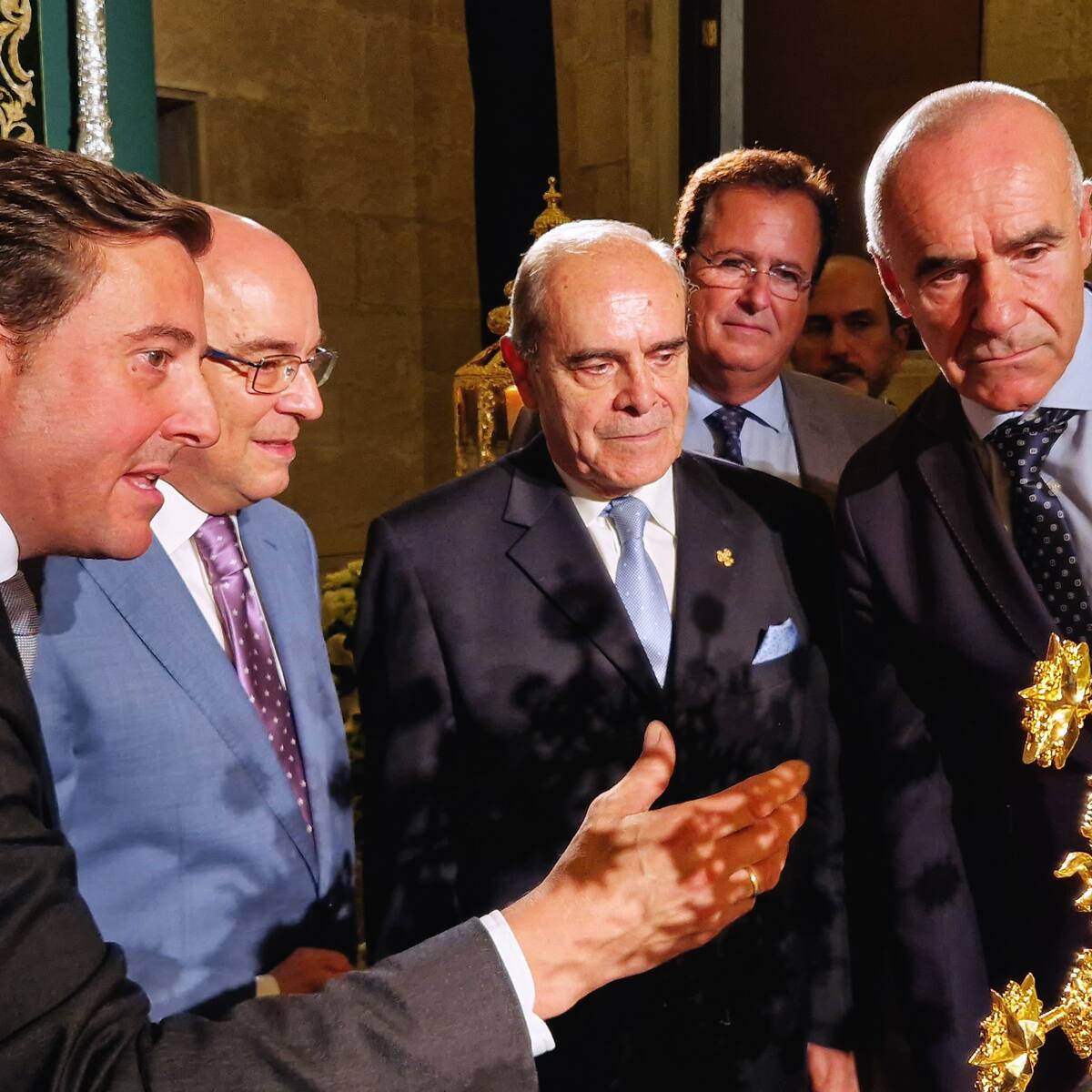 El Ayuntamiento acoge la muestra de enseres 'Amoris Corona' de la Hermandad de San Roque