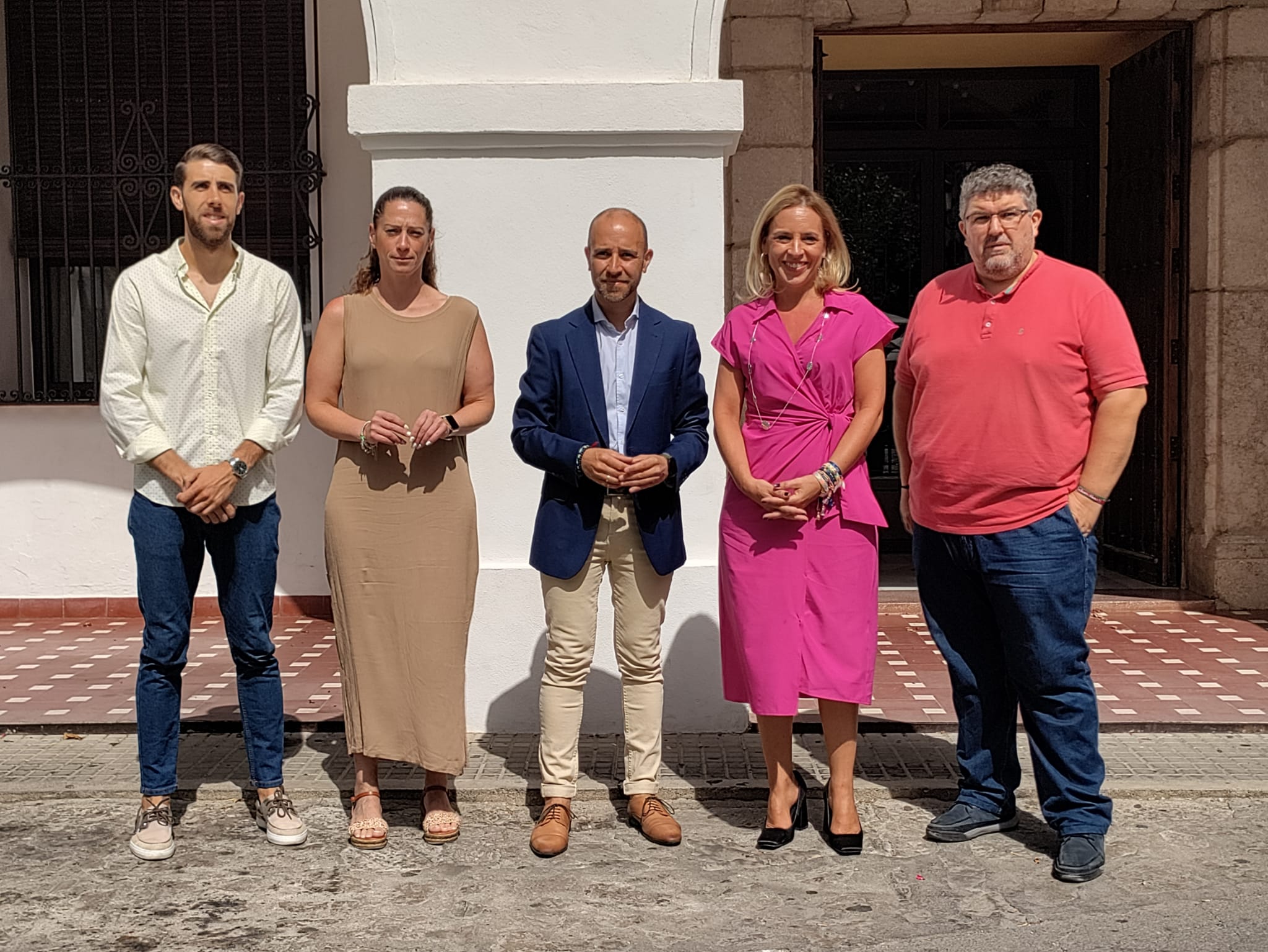 Almudena Martínez, Carlos García y miembros del equipo de gobierno de Grazalema