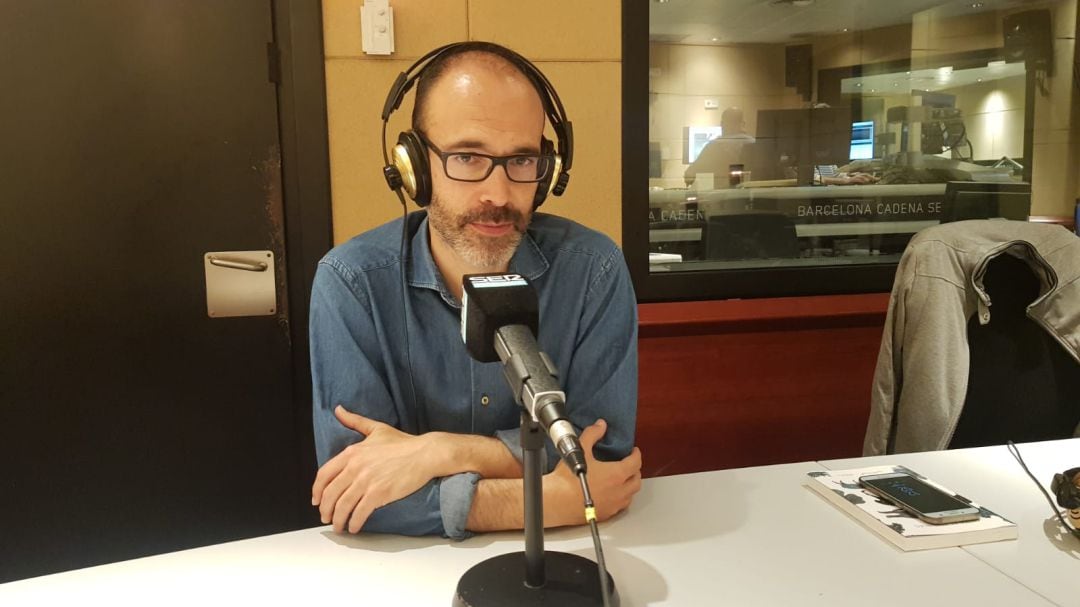 Gabi Martínez en los estudios de Cadena SER en Barcelona. 