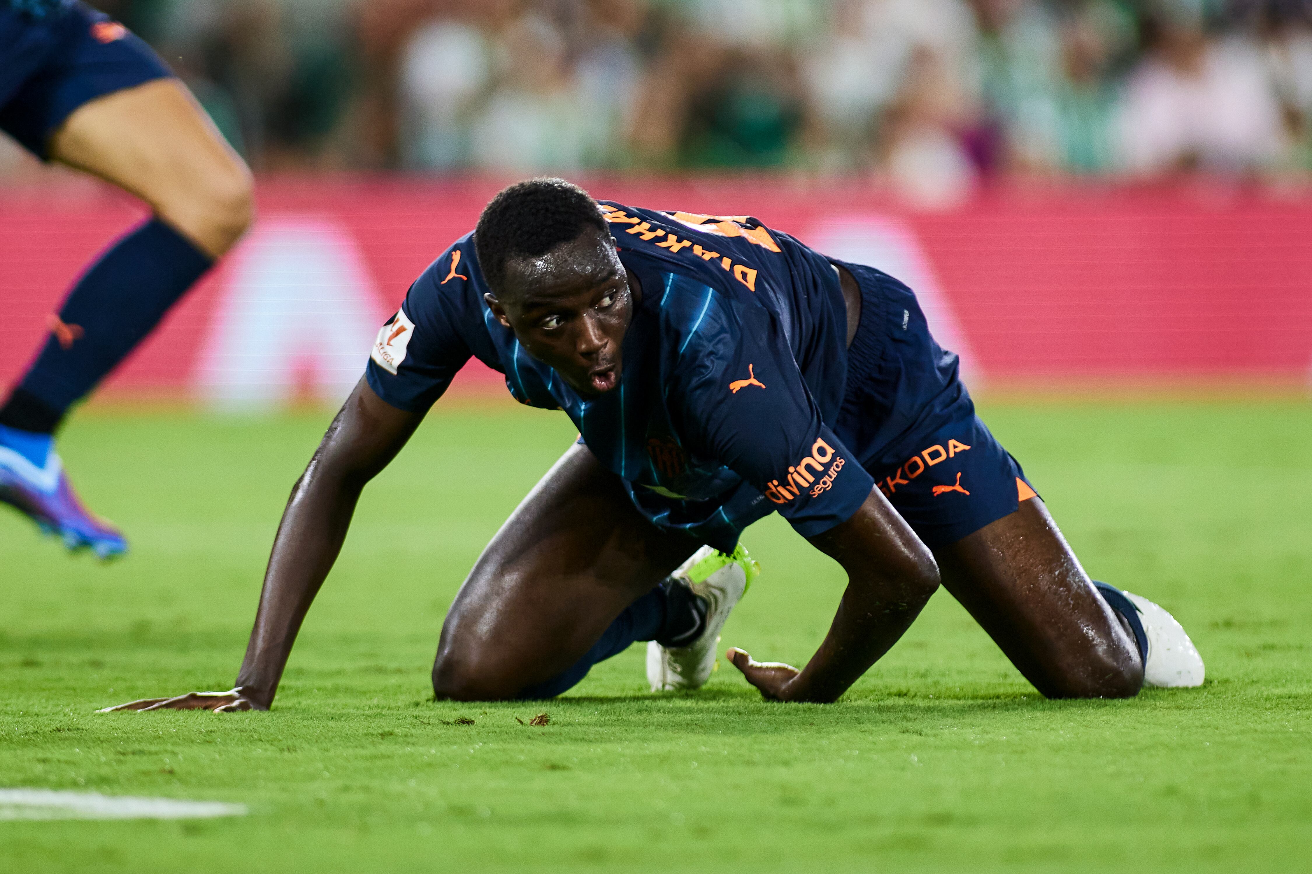 SPAIN - OCTOBER 01: Mouctar Diakhaby of Valencia in action during the Spanish league, La Liga EA Sports, football match played between Real Betis and Valencia CF at Benito Villamarin stadium on October 1, 2023, in Sevilla, Spain. (Photo By Joaquin Corchero/Europa Press via Getty Images)