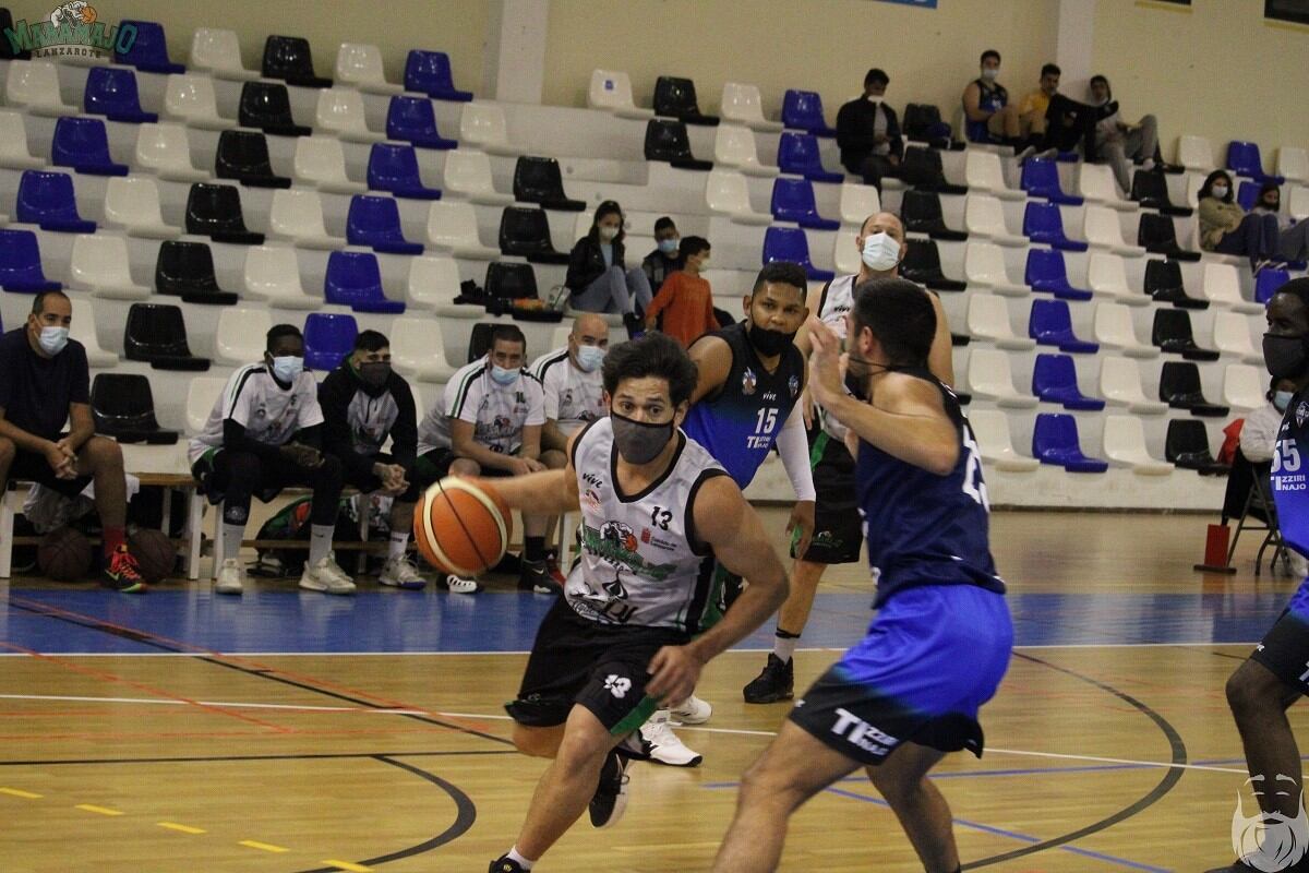 Una de las jugadas del partido.