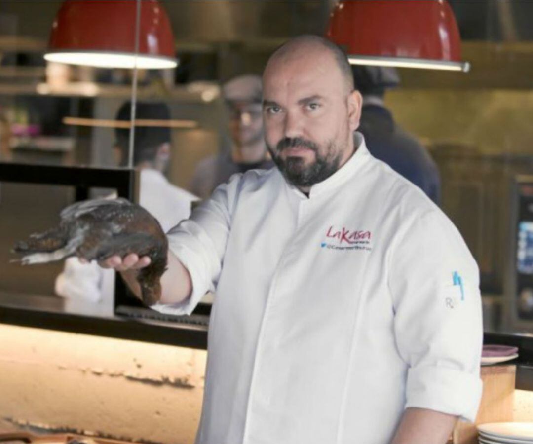 César Martín con una grouse en la mano