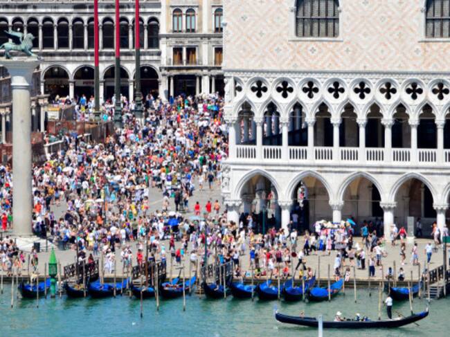 Venècia ja va decidir cobrar entrada als turistes que hi van a passar el dia