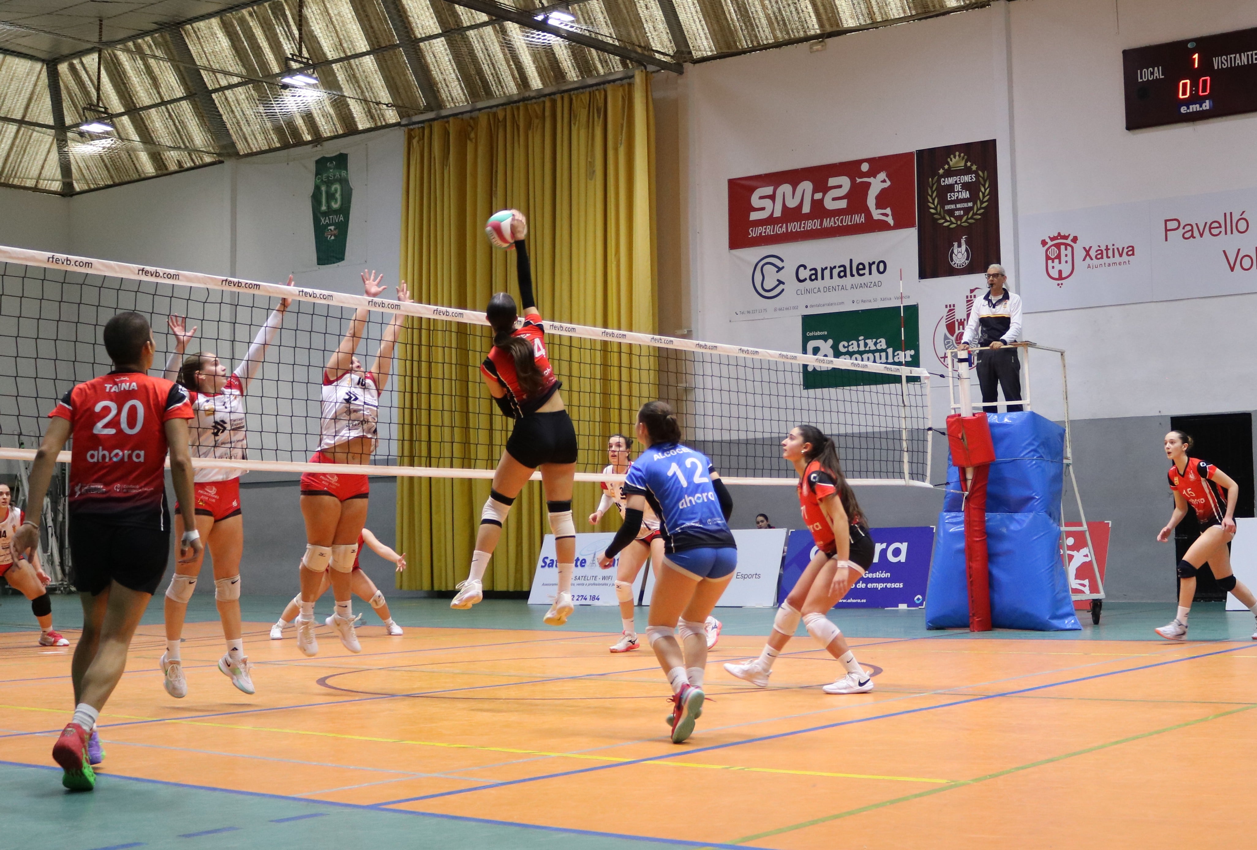 Ataque del AHORA vóley XÀTIVA