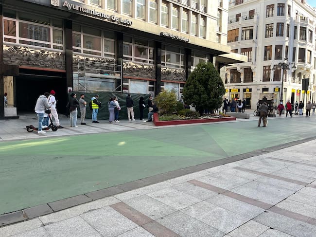 Colas para obtener el empadronamiento en el Ayuntamiento de León