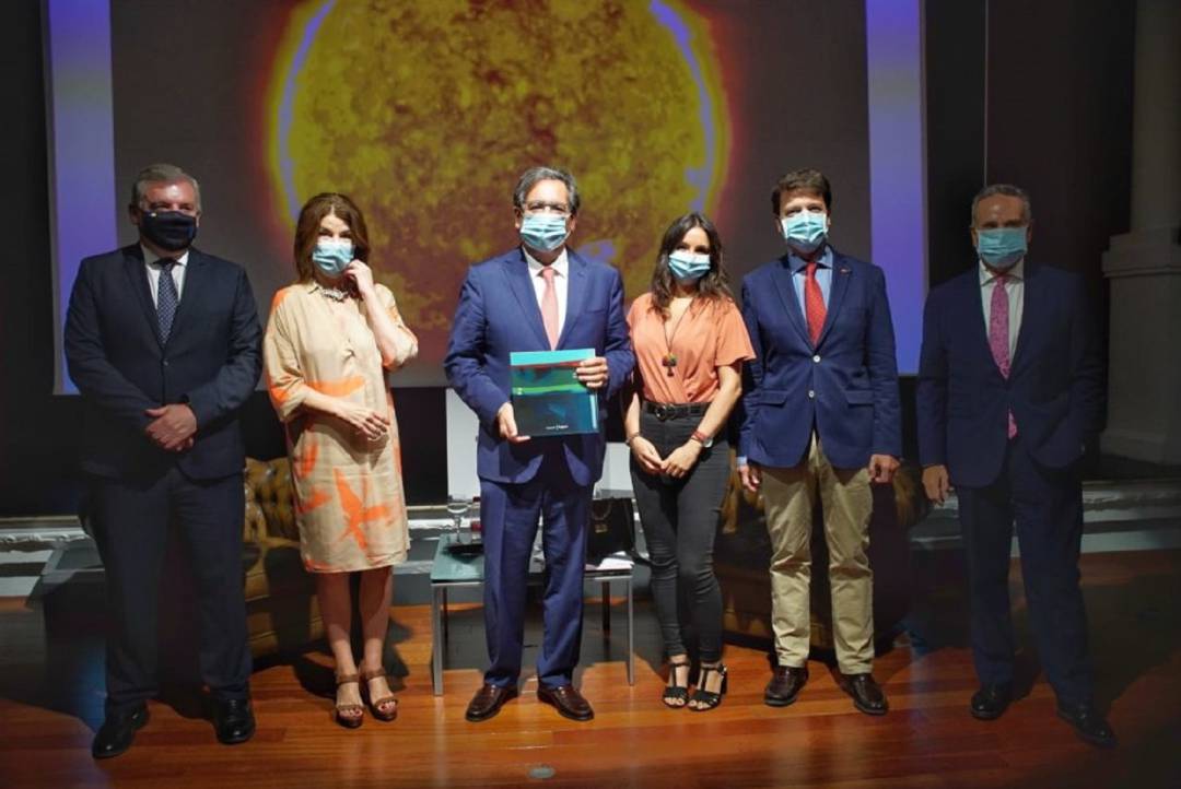 Acto de presentación de la memoria de la Fundación en el Teatro Cajasol