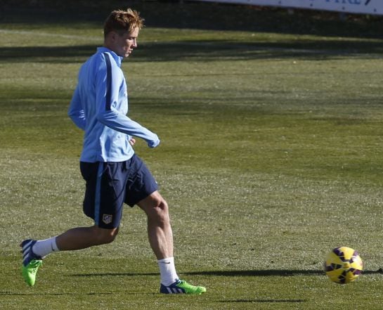 El jugador del Atlético de Madrid, Fernando Torres, durante el entrenamiento en el Cerro del Espino