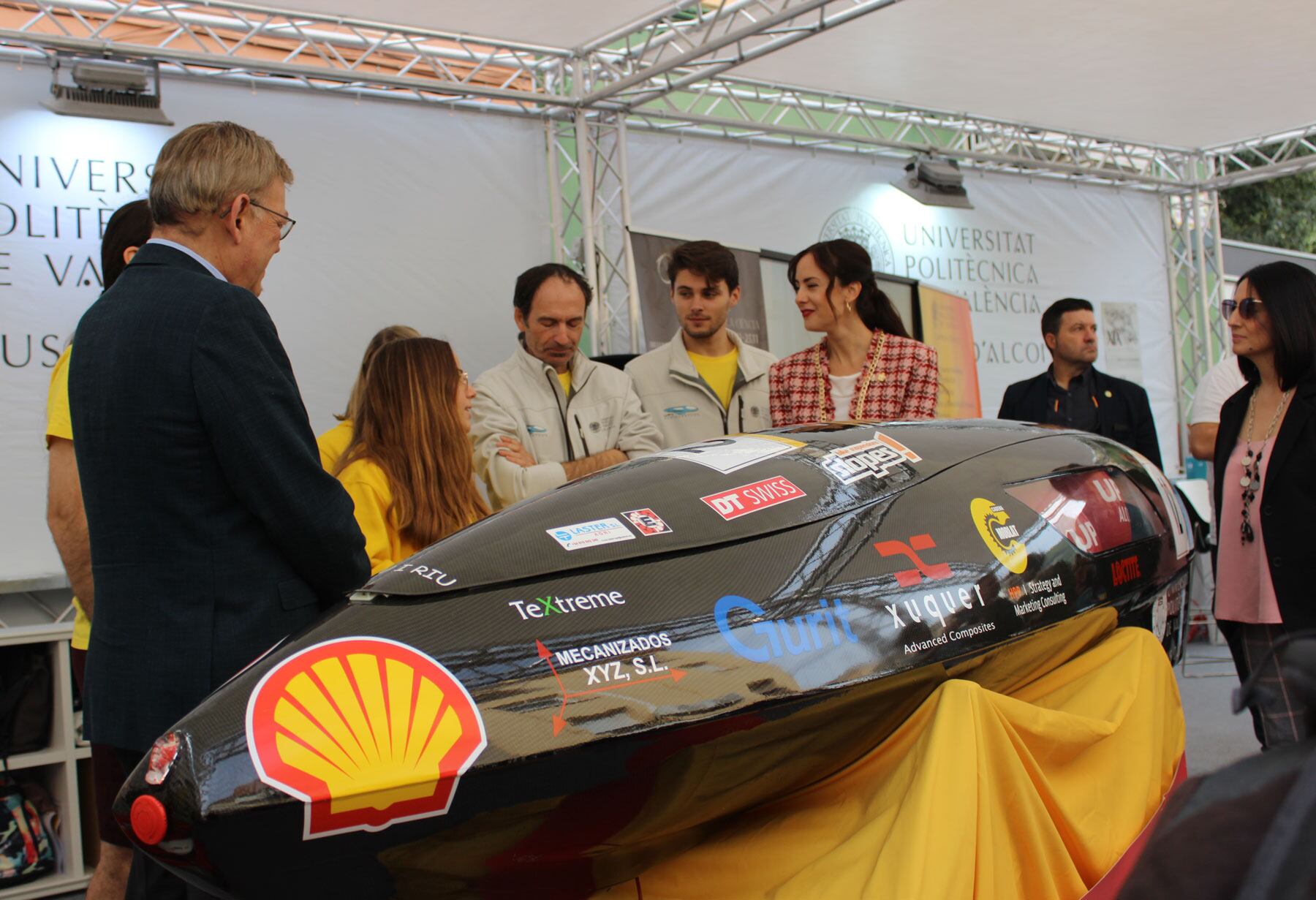 El presidente de la Generalitat y la alcaldesa de Cocentaina en el estand del Campus de Alcoy de la UPV
