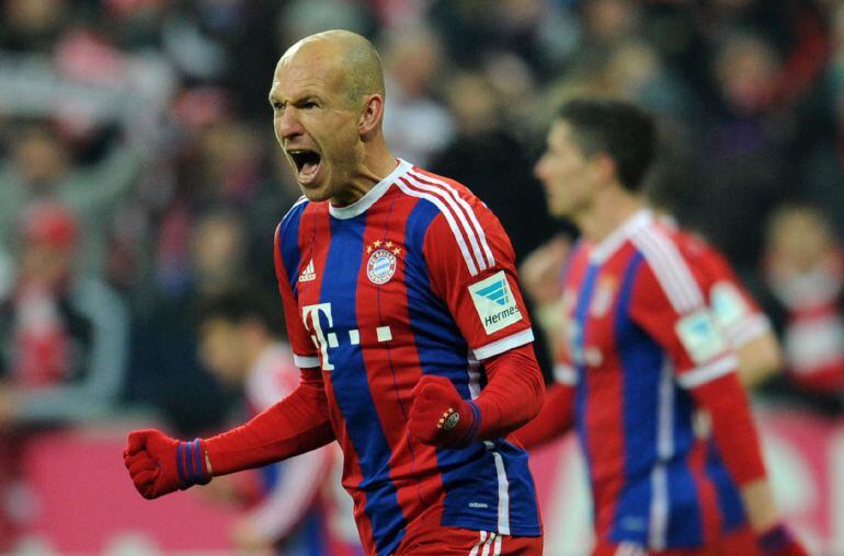 Arjen Robben celebra su gol ante el Schalke 04 durante el partido de la Bundesliga