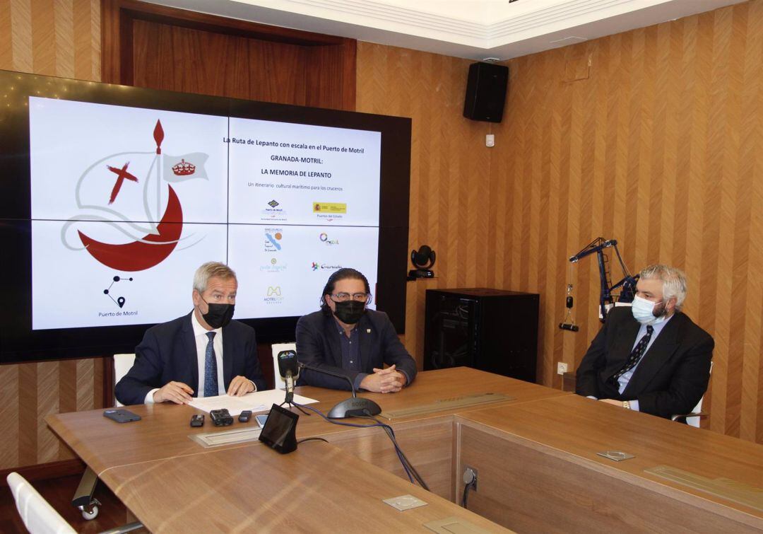 El presidente de la Autoridad portuaria de Motril, José García Fuentes, durante la presentación de la ruta &quot;La Batalla de Lepanto&quot;