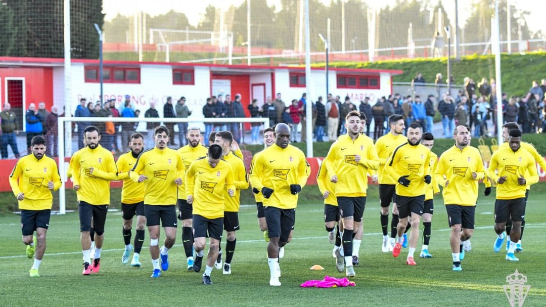 Los jugadores del Sporting durante un entrentamiento