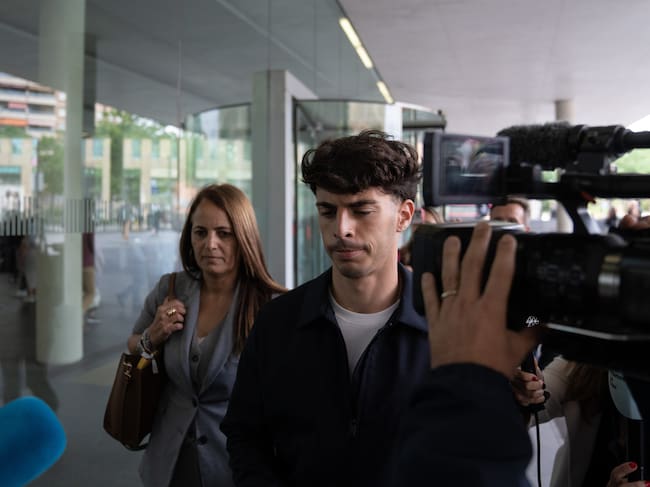 El futbolista Álvaro Aguado, tras declarar en la Ciudad de la Justicia de Barcelona acusado de agresión sexual