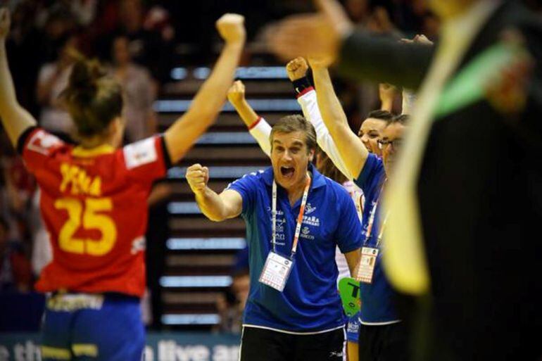 Dueñas celebra un triunfo de la selección