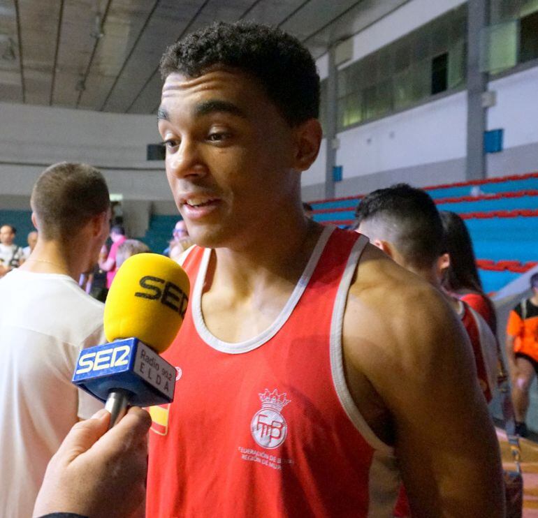 El púgil eldense Pablo Coy quiere seguir progresando en el cuadrilátero