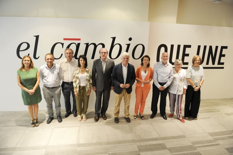 Mayte Perez, a la izquierda, en la reunión en Madrid de los Consejeros de Educación del PSOE
