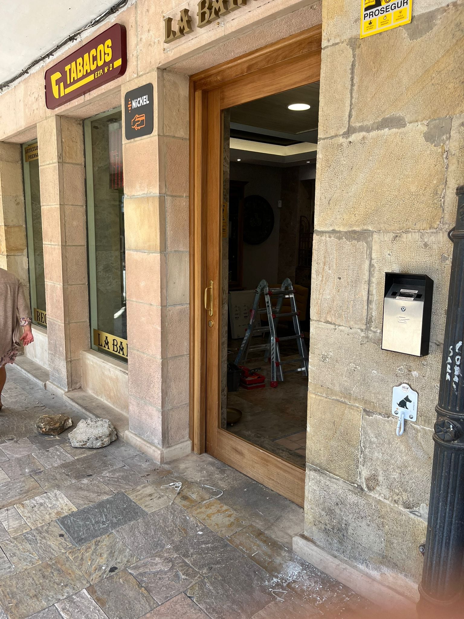 Imagen de archivo del robo de un estanco, al parecer por la misma banda, en Aguilar de Campoo (Palencia)