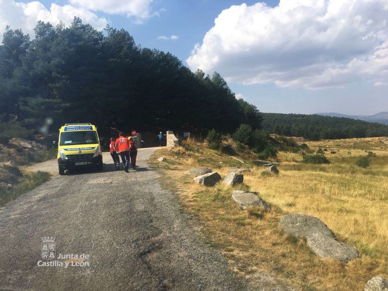 Evacuación del herido en ambulancia