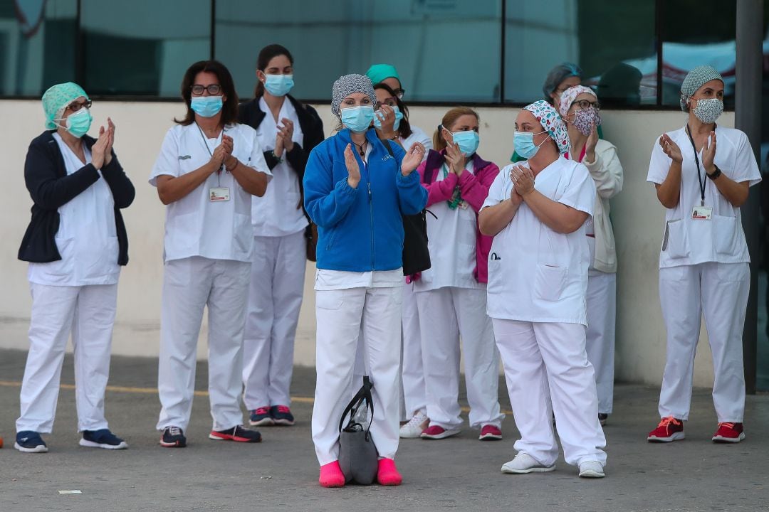 Profesionales sanitarios del hospital La Fe de València durante la primera ola del coronavirus. 