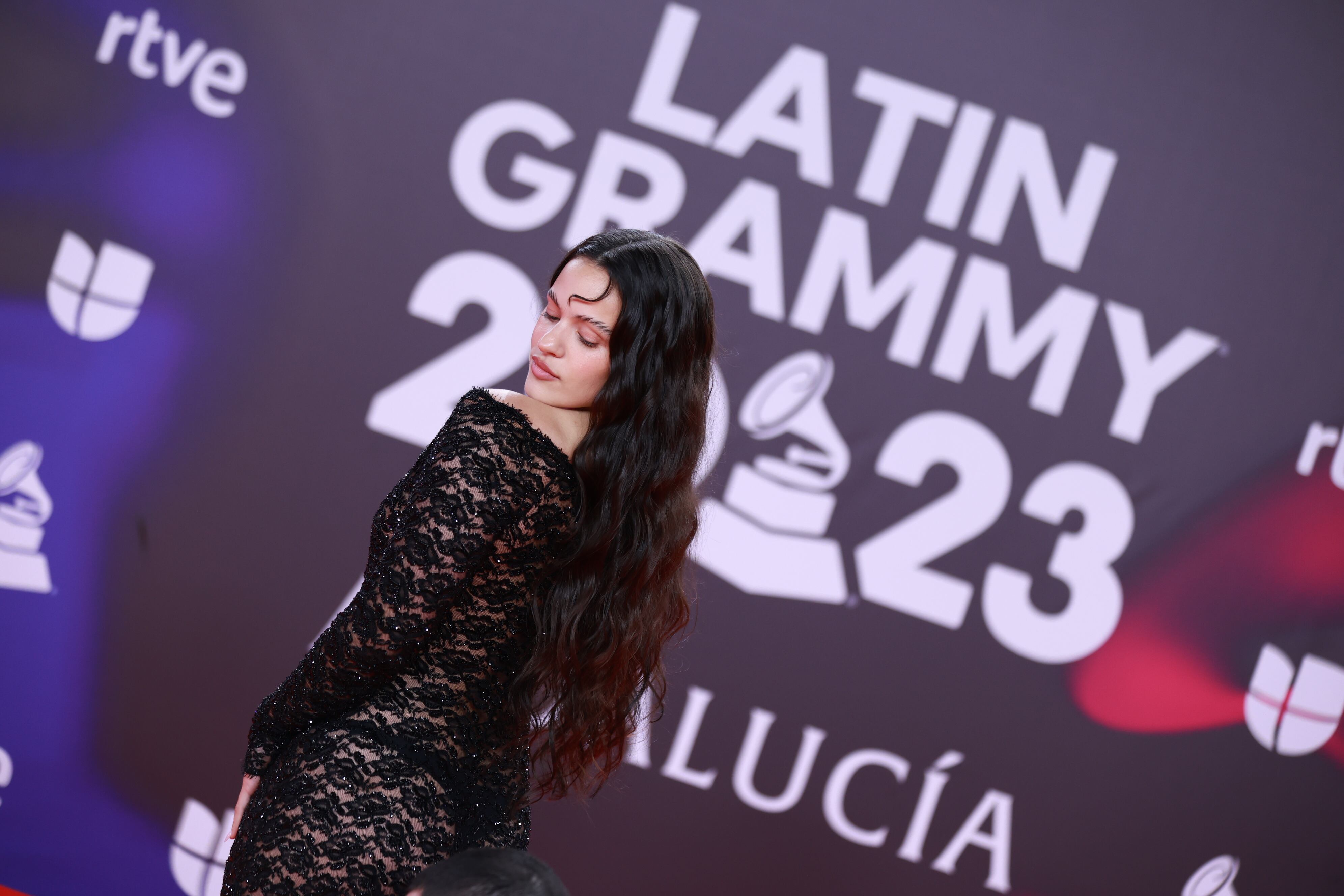 Rosalía en la alfombra roja de los Latin Grammy 2023, celebrado en Sevilla.