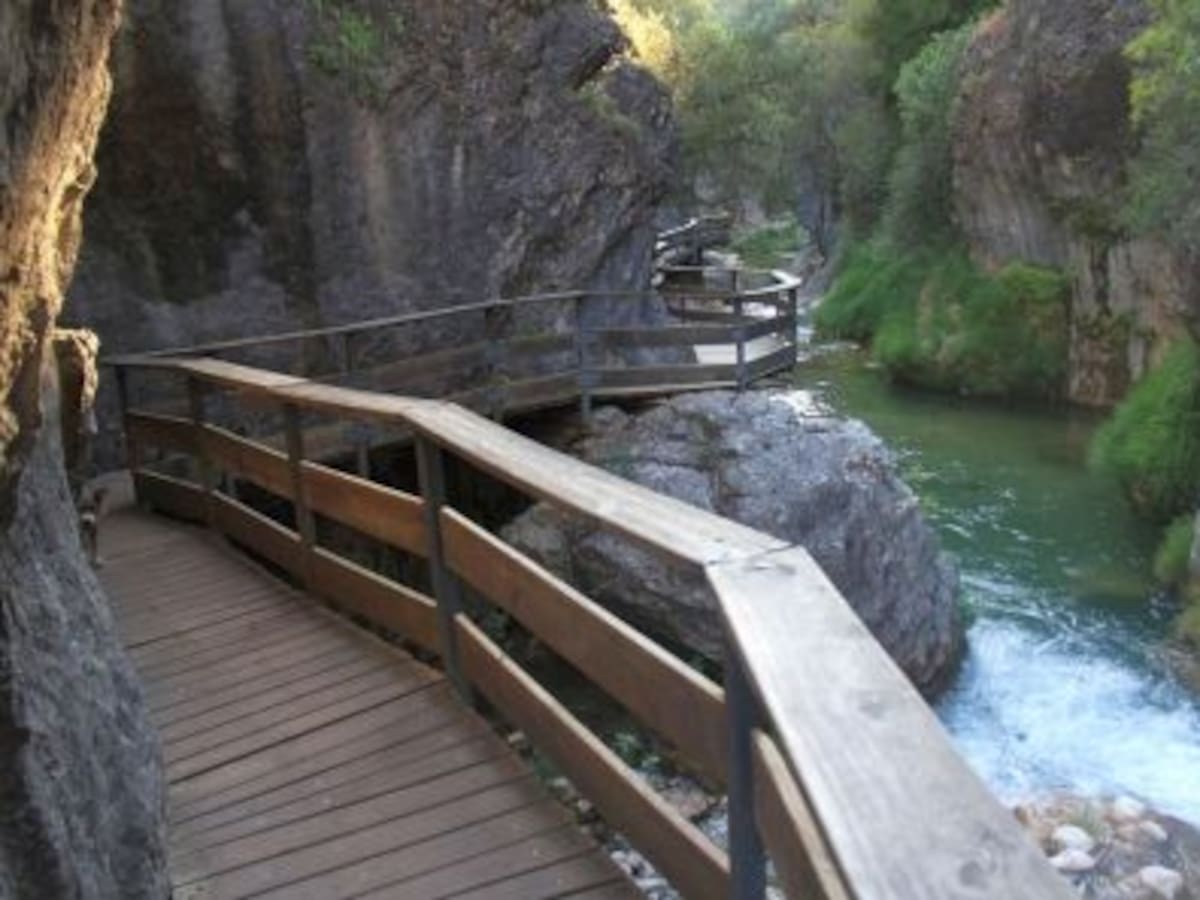 Ya están en uso dos kilómetros del sendero del río Borosa tras su cierre por los daños sufridos por las borrascas