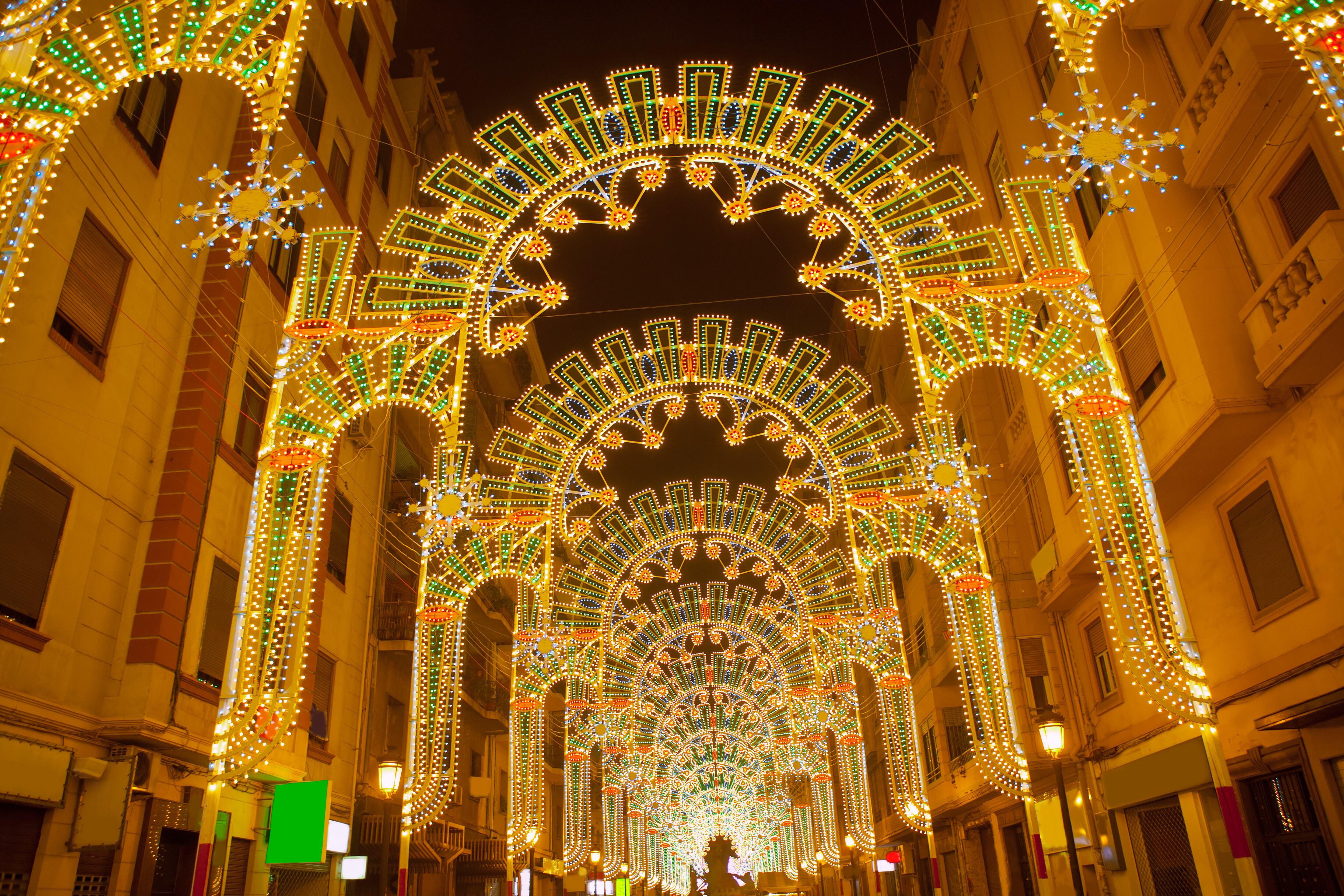 la iluminación de la calle Sueca de Ruzafa, en València, en una imagen de archivo