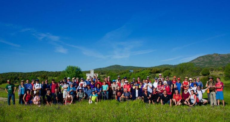 El programa de senderimo Colmenar Caminando, organizado por IU Colmenar Viejo, hace balance positivo de una año de rutas sensibilizadoras y didácticas