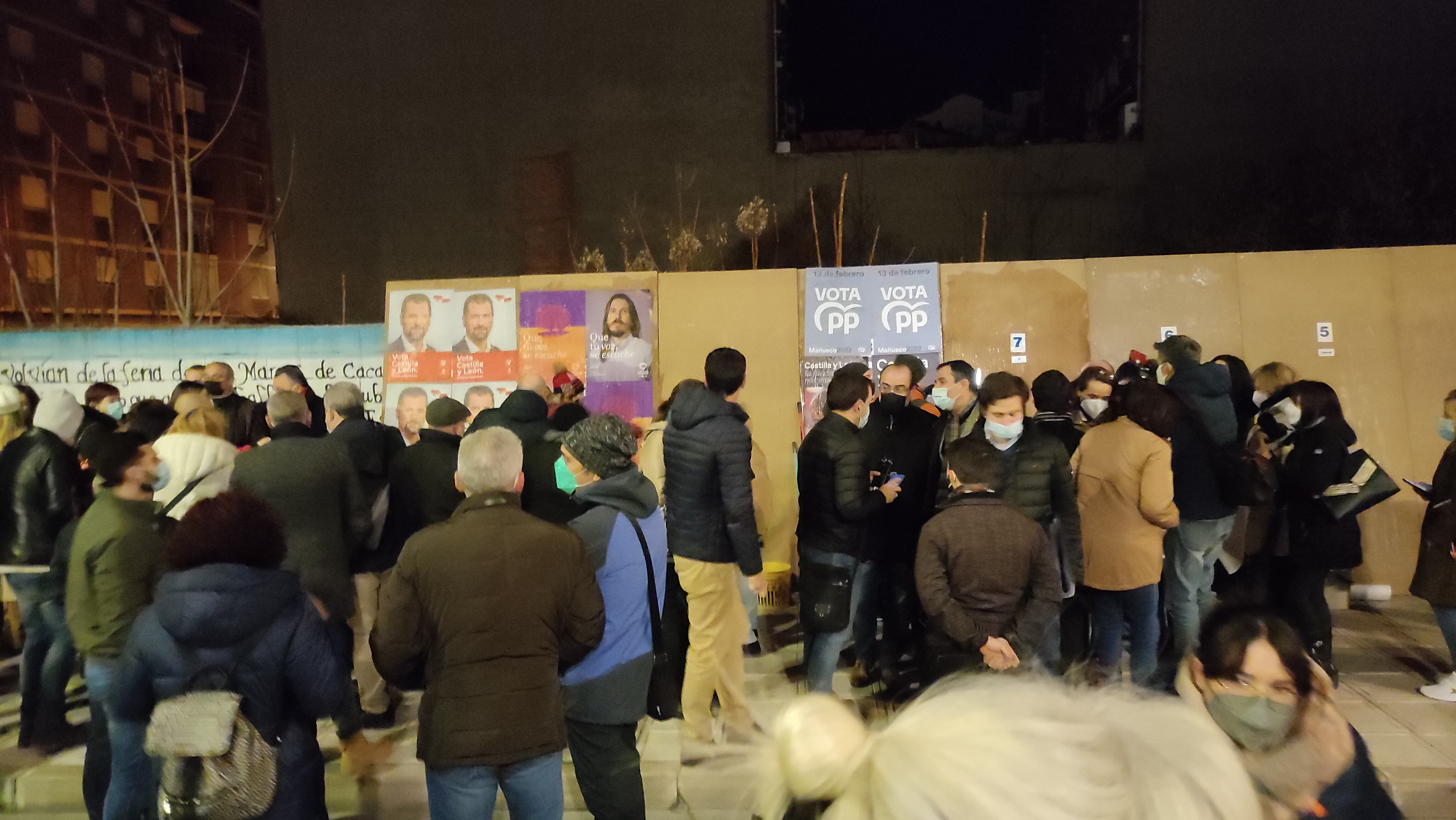 Pegada en la avenida Pérez Colino de Ponferrada