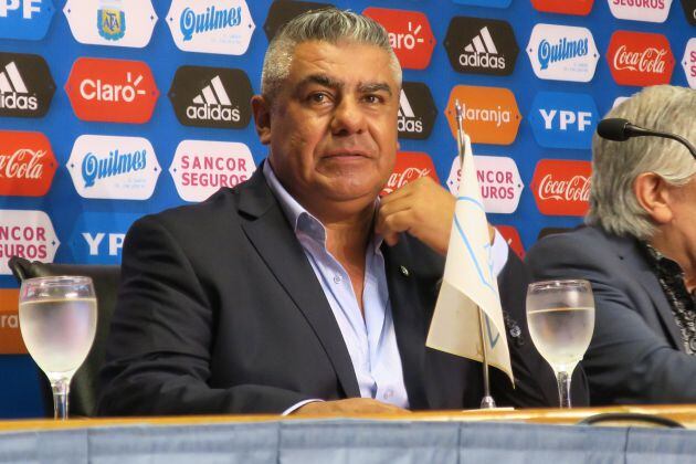 Claudio Tapia en una rueda de prensa