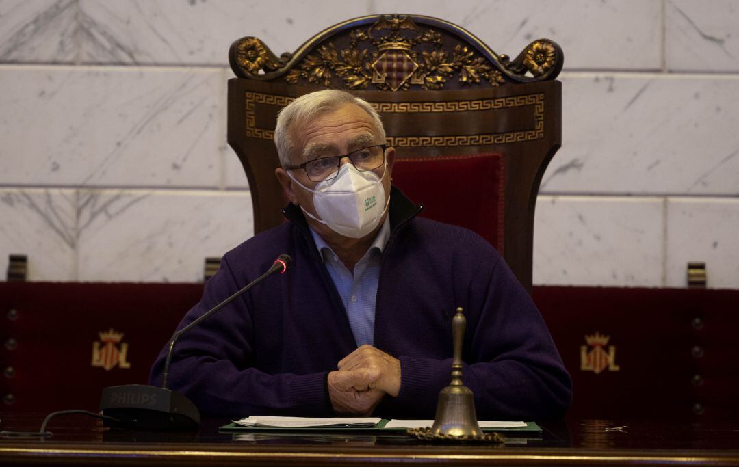 El alcalde de València, Joan Ribó, en el hemiciclo del Ayuntamiento el pasado 25 de noviembre. 