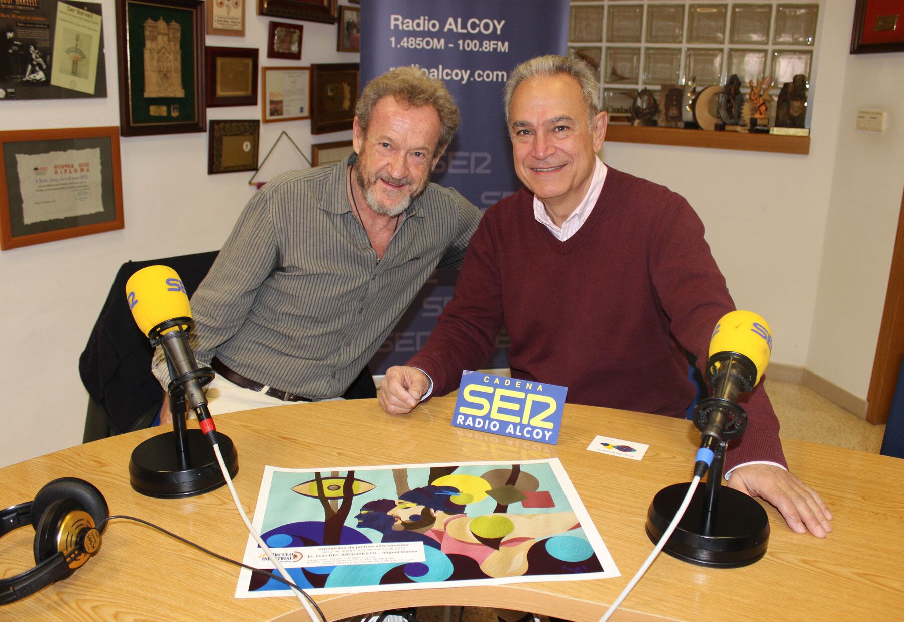Miguel Blanes e Indalecio Carbonell, en el estudio central de Radio Alcoy