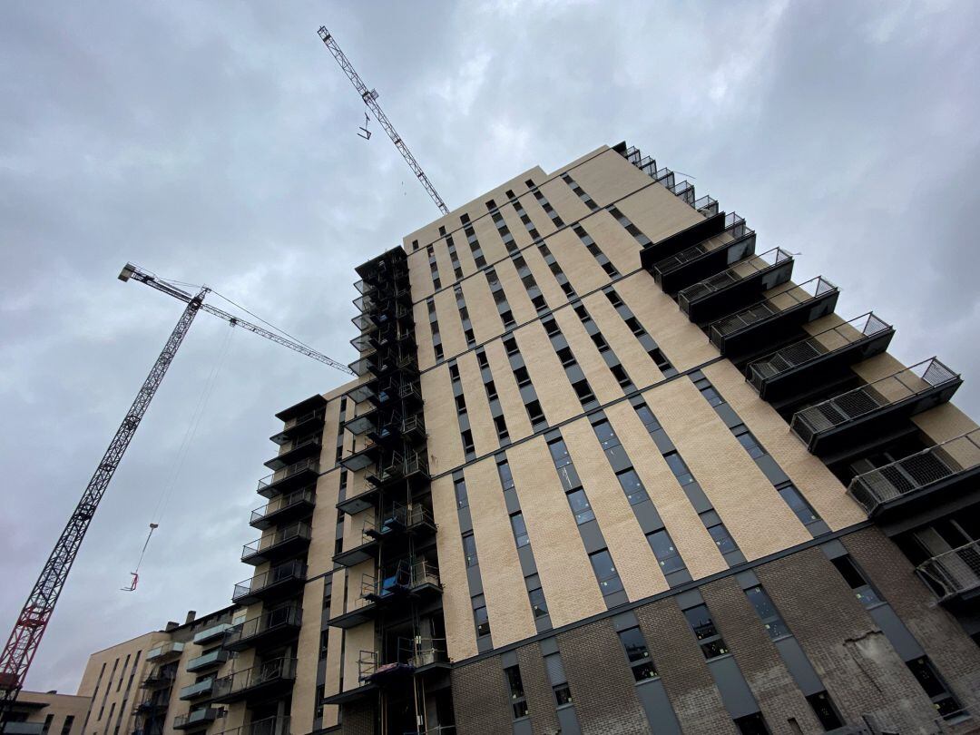 Edificio de viviendas en construcción