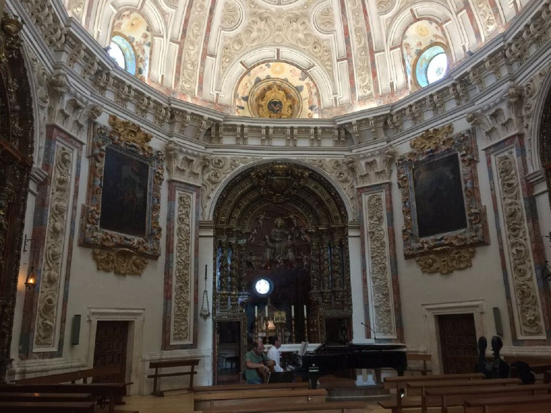 El interior del santuario dedicado a San Pedro Regalado, en La Aguilera.