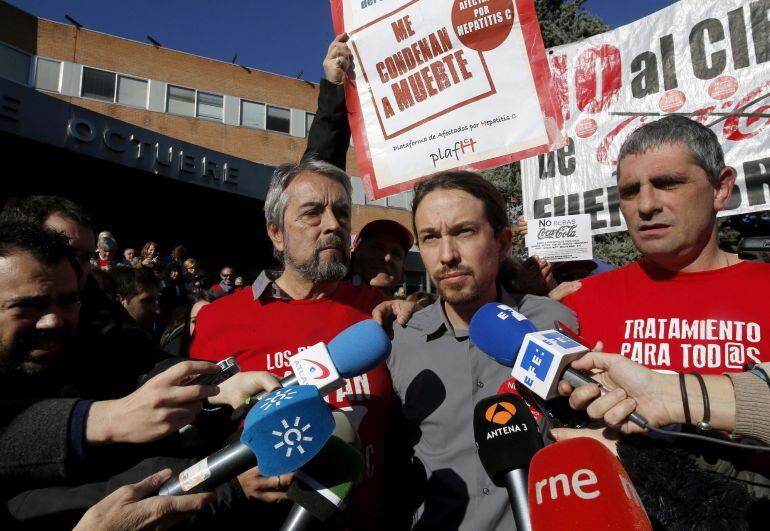 El líder de Podemos, Pablo Iglesias realizó el pasado día 5 una visitaa los afectados por hepatitis C en el Hospital 12 de octubre