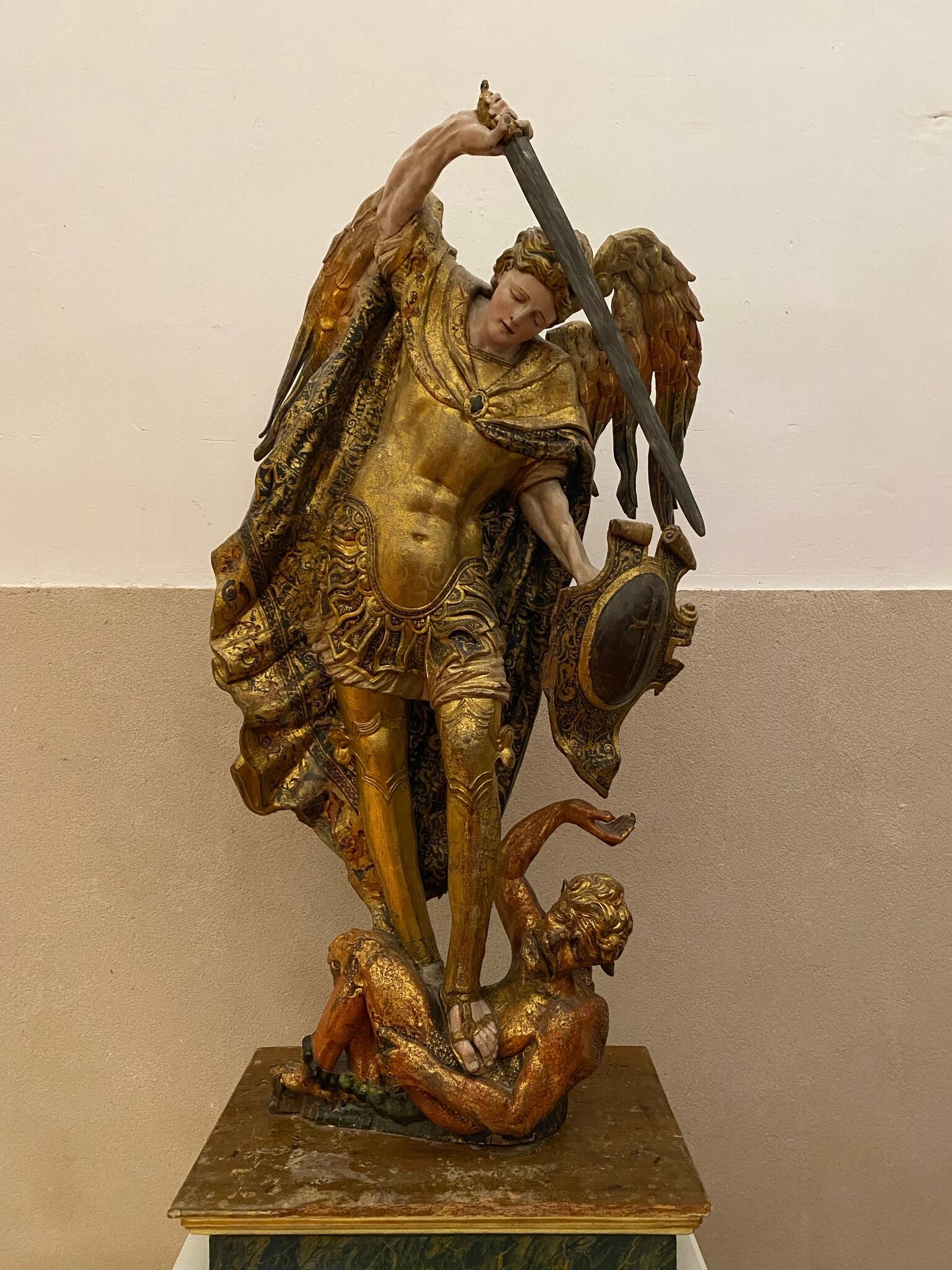 escultura de San Miguel Arcángel de Francisco de Giralte