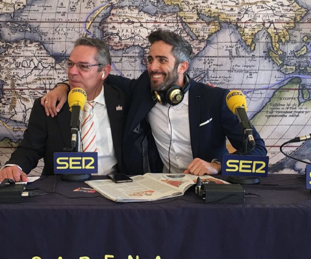 Roberto Leal, presentador de televisión junto a Salomón Hachuel