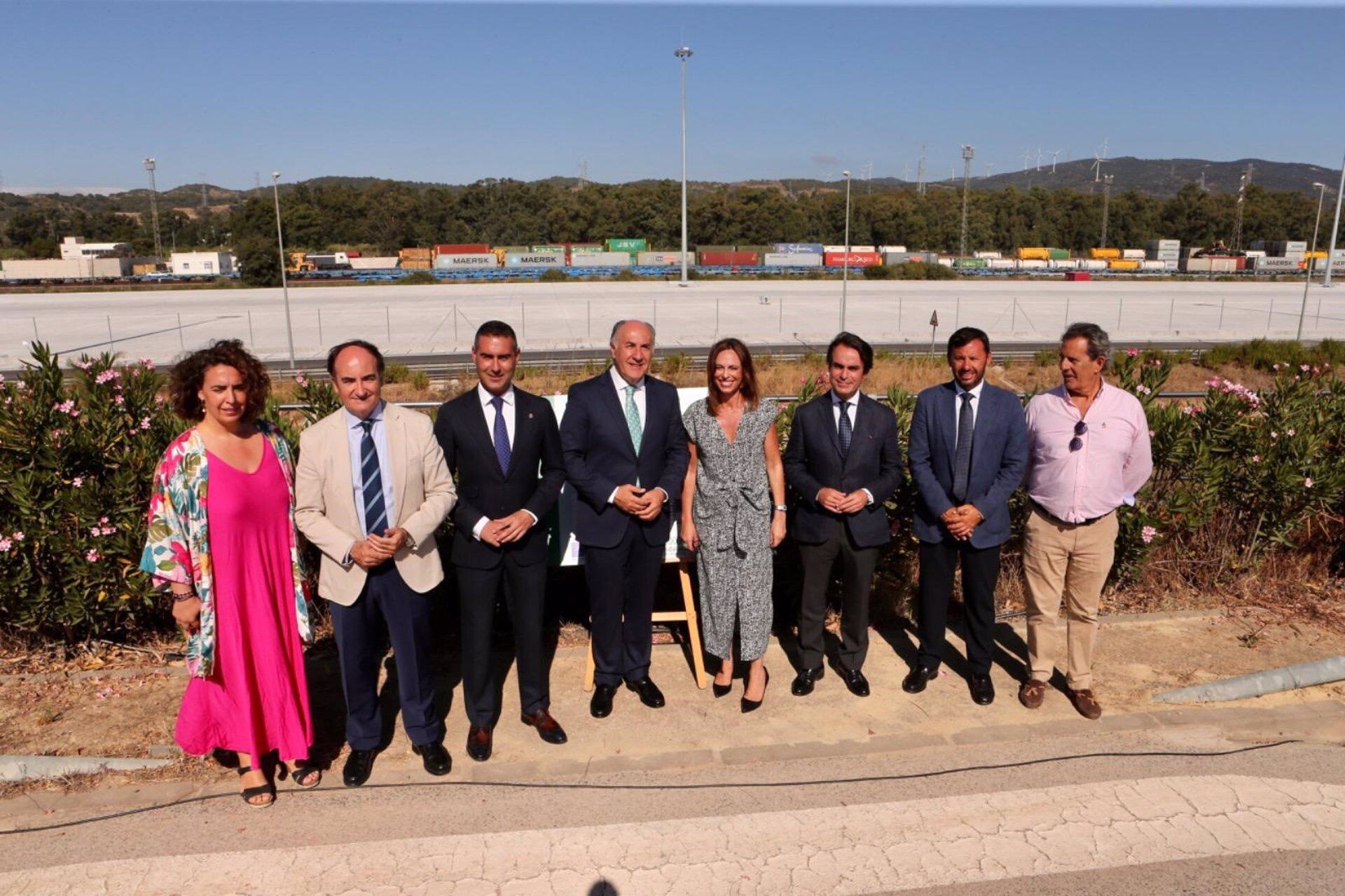 02/08/2023 La consejera de Fomento, Articulación del Territorio y Vivienda, Rocío Díaz, visita la segunda fase de las obras de urbanización del sector San Roque del Área Logística Bahía de Algeciras (Cádiz)
POLITICA 
JUNTA DE ANDALUCÍA
