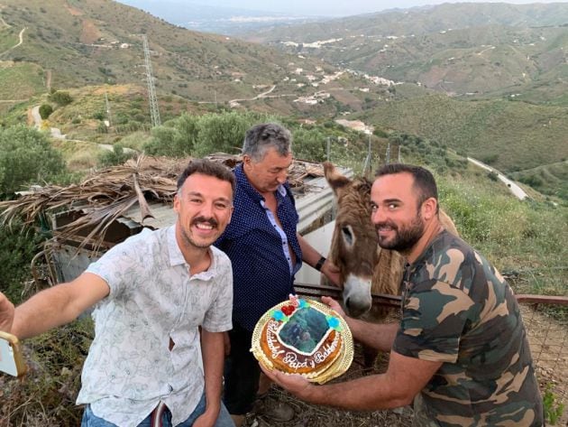 Baldomera vive en su finca de la localidad malagueña de El Borge (Málaga) junto a sus dueños que suelen pasar bastantes horas juntos