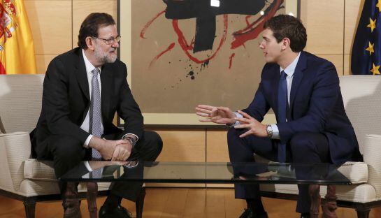 El presidente del Gobierno, Mariano Rajoy y el líder de Ciudadanos, Albert Rivera durante la reunión mantenida este jueves.