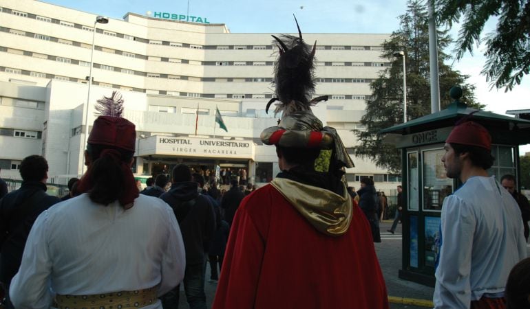 En la imagen, una de las últimas ediciones del Cartero Real de las hermandades de Viernes de Dolores y Sábado de Pasión