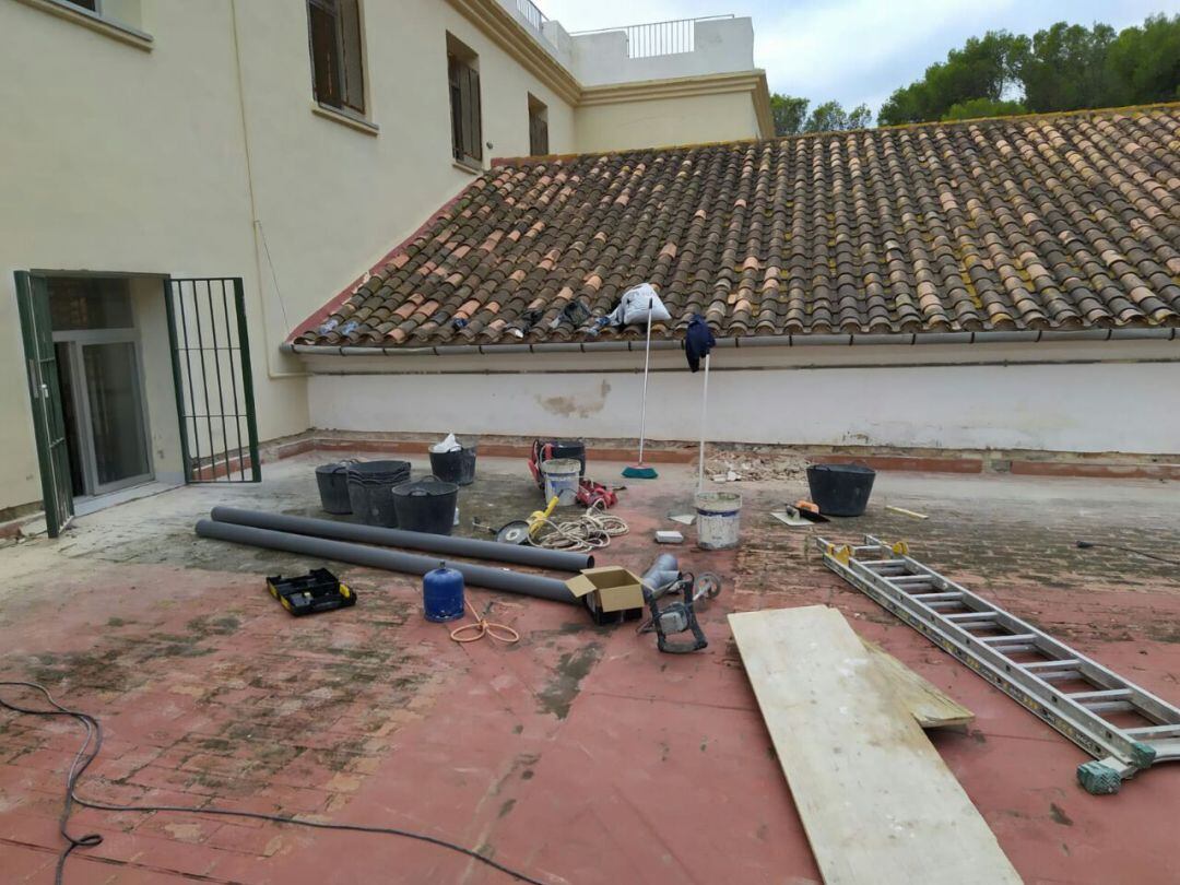 Obras impermeabilización en el Ceip Divina Aurora de Tavernes