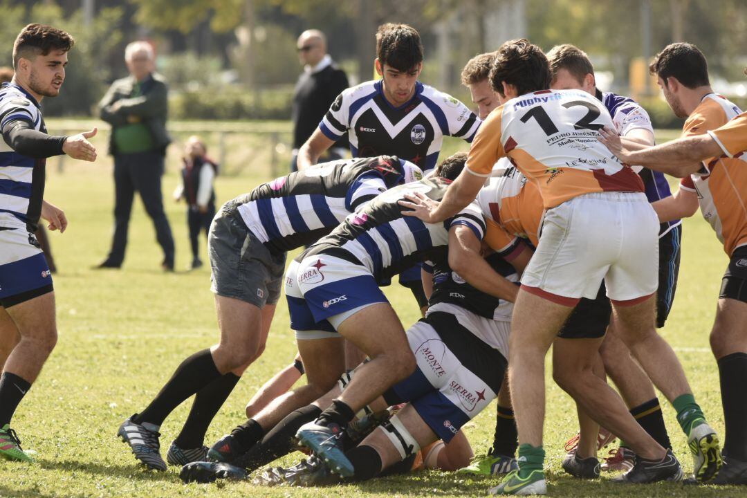 Imagen del partido de rugby disputado entre el Cruxe y el Mezquita