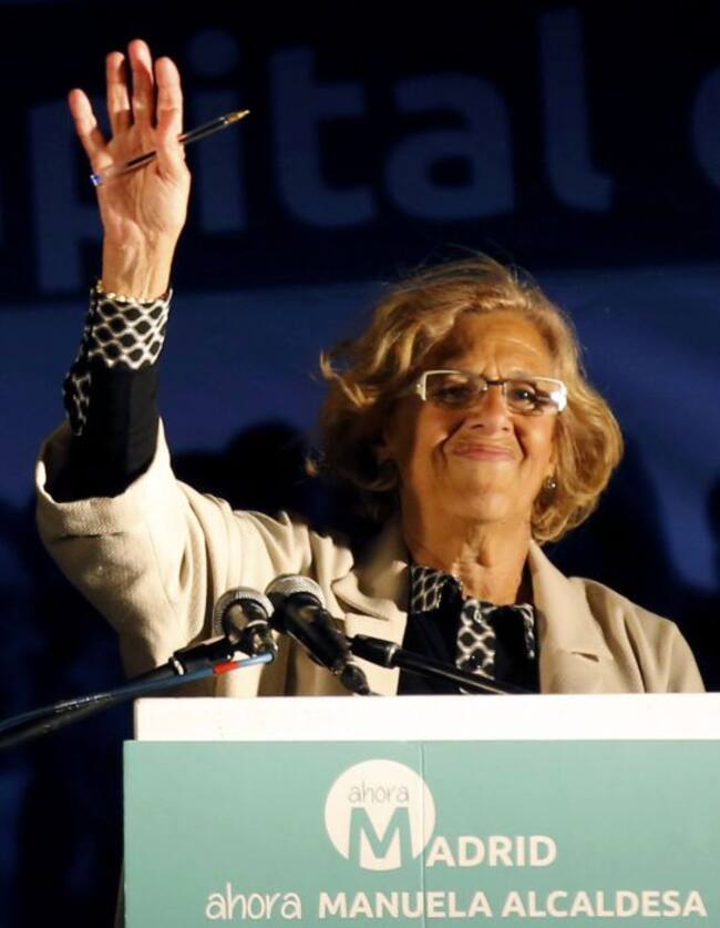 Ahora Madrid (Now Madrid) local candidate, Manuela Carmena, gestures as she delivers a speech at party's meeting area after the regional and municipal elections in Madrid, Spain, May 24, 2015. Spain's ruling People's Party (PP) has won the municipal elect