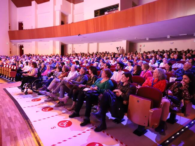 Público asistente en el teatro de Alcázar de San Juan