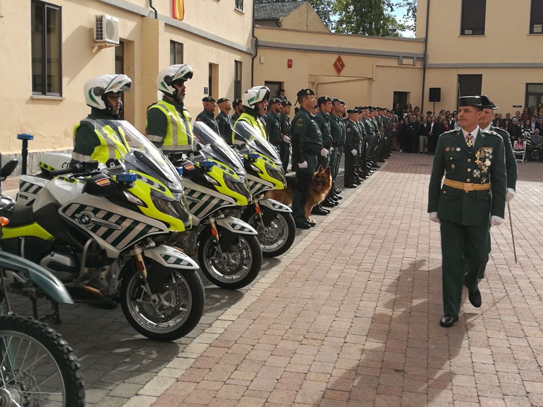 Efectivos de la Guardia Civil durante la pasada celebración de la festividad del Pilar en el cuartel de Segovia