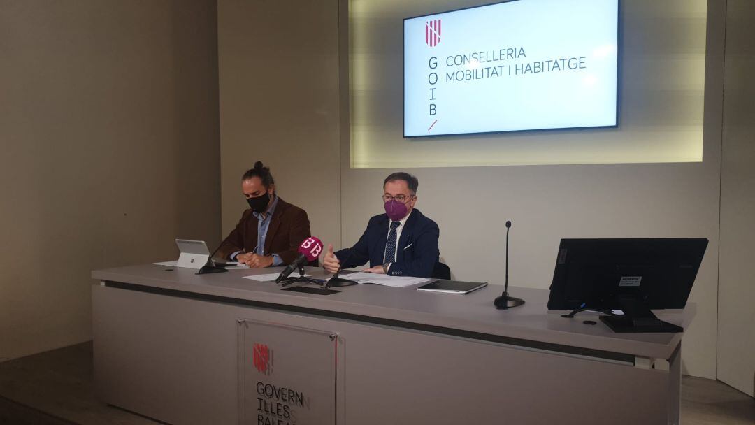 Eduard Robsy i el conseller Josep Marí han presentat la compra d'immobles per a l'IBAVI.